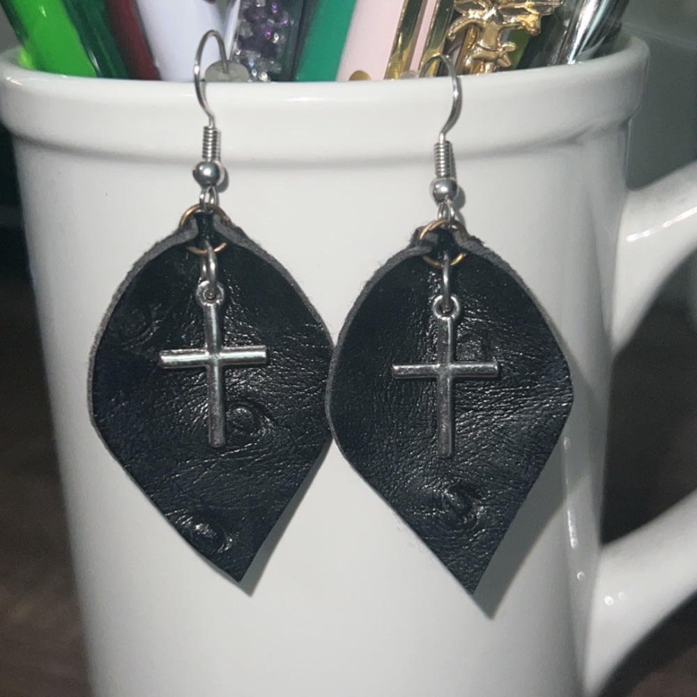 💥MAKE OFFER💥 Real Leather Cut Leaf & Cross Earrings